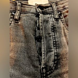 Everlane cigarette anklepant jeans. Discontinued. Size 26 easily fits 27